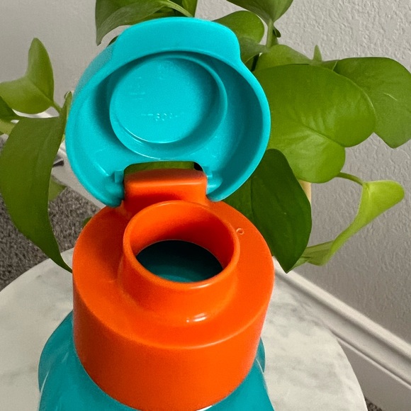 Tupperware water bottle - Picture 8 of 8